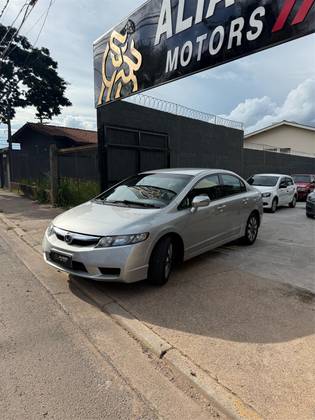 HONDA CIVIC 1.8 LXS 16V FLEX 4P AUTOMÁTICO HONDA CIVIC 1.8 LXS 16V FLEX 4P AUTOMÁTICO